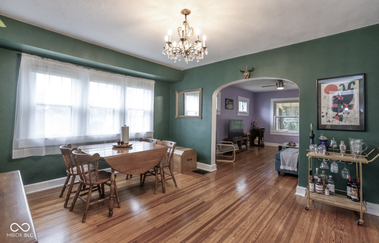 Listing Image 12