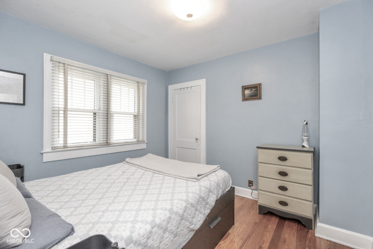 Listing Image 16