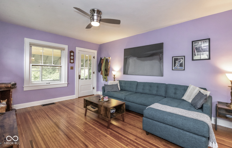 Listing Image 9