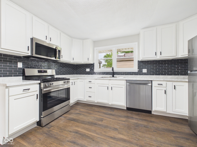 Listing Image 14