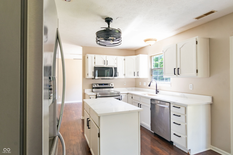 Listing Image 11