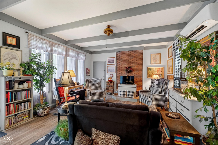 Listing Image 12