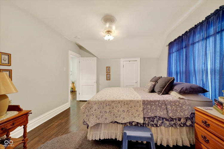 Listing Image 19