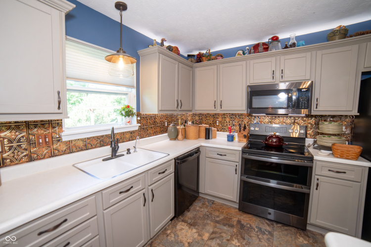 Listing Image 11