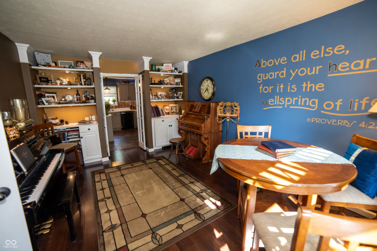 Listing Image 5