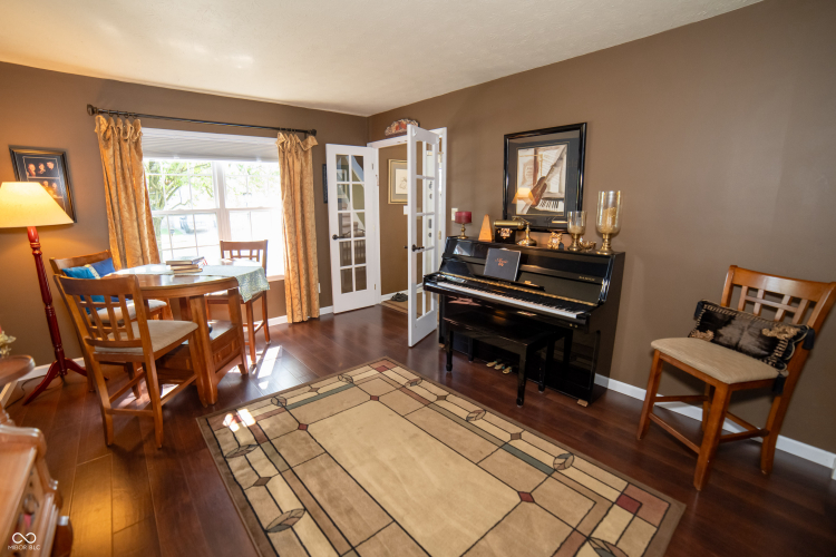 Listing Image 9