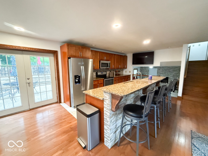 Listing Image 5