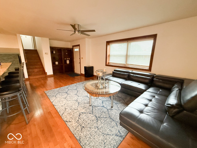 Listing Image 7
