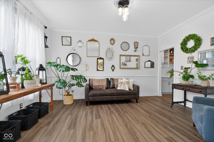 Listing Image 5