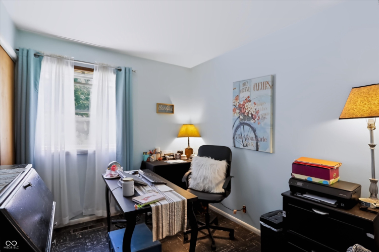 Listing Image 12