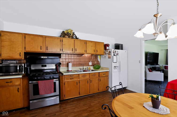 Listing Image 19