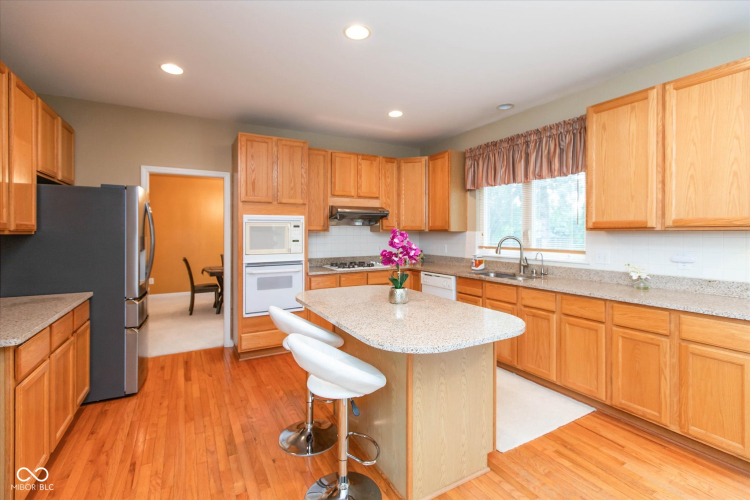 Listing Image 9