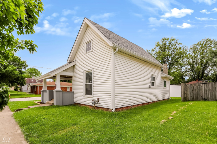 Listing Image 3