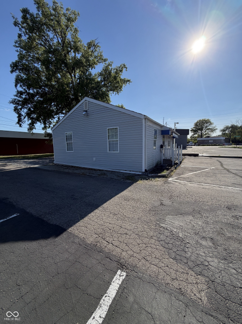 Listing Image 5