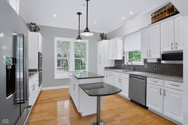 Listing Image 12