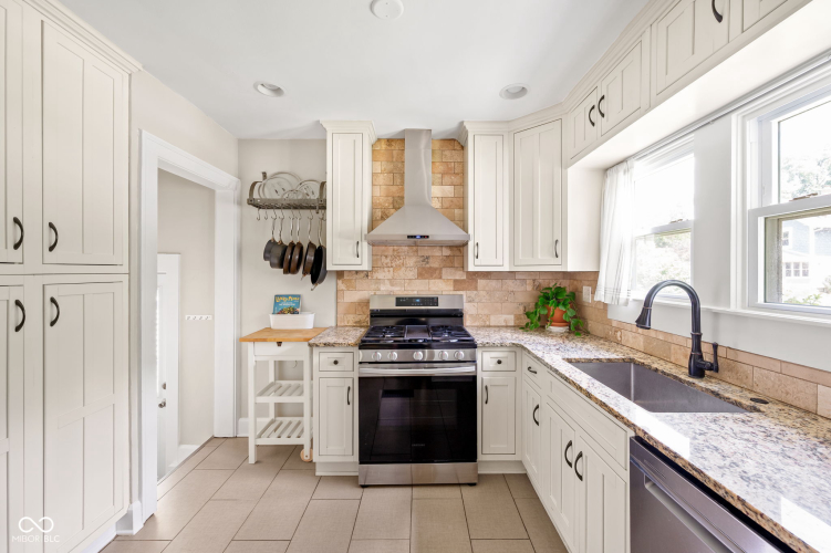 Listing Image 15