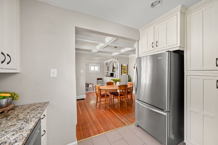 Listing Image 19