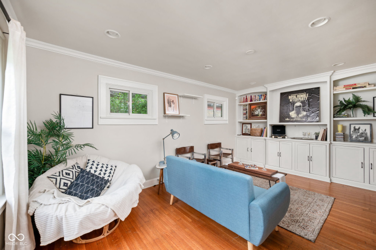 Listing Image 7