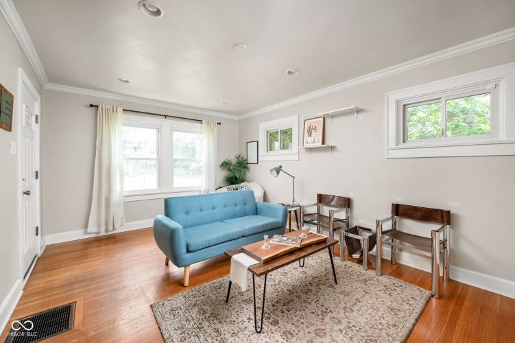 Listing Image 9