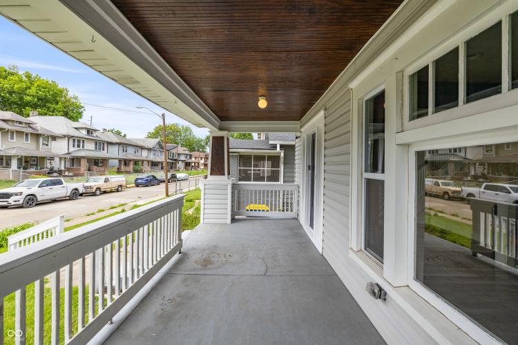 Listing Image 4