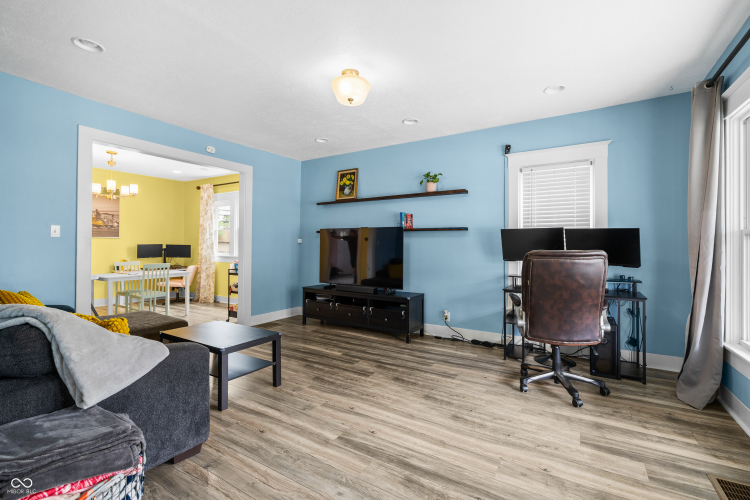 Listing Image 6