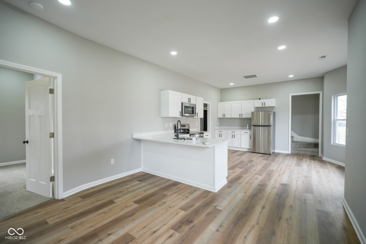 Listing Image 18