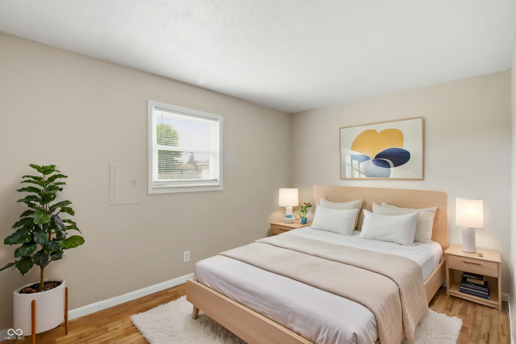 Listing Image 4