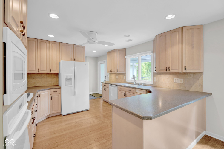 Listing Image 14