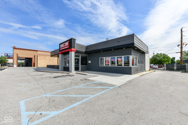 Listing Image 4