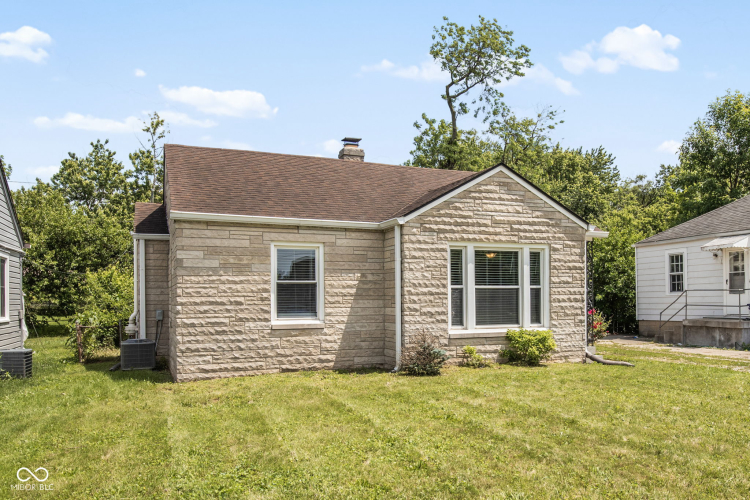 Listing Image 3