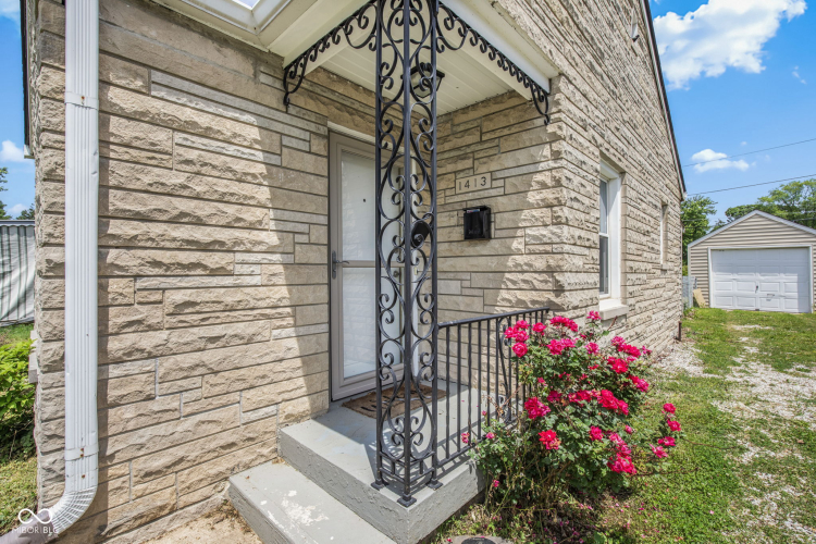 Listing Image 4