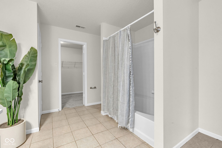 Listing Image 64