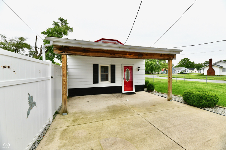Listing Image 6
