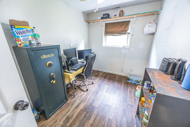 Listing Image 14