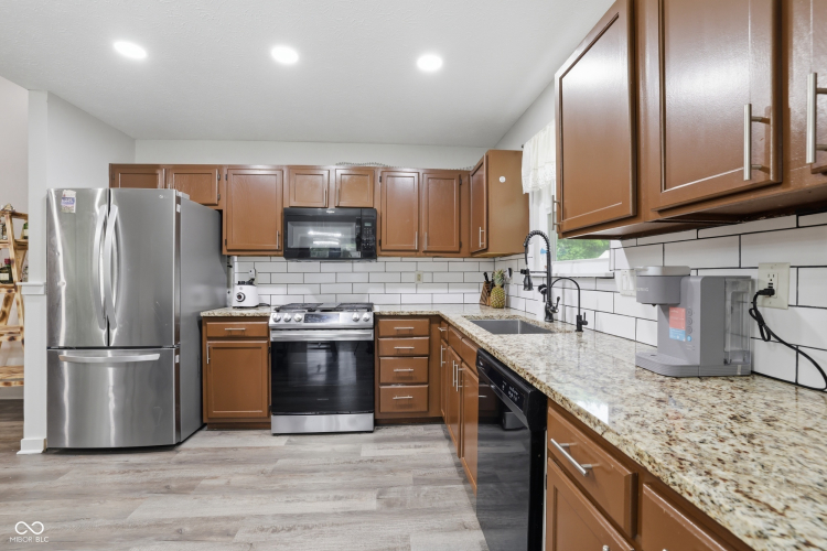 Listing Image 12