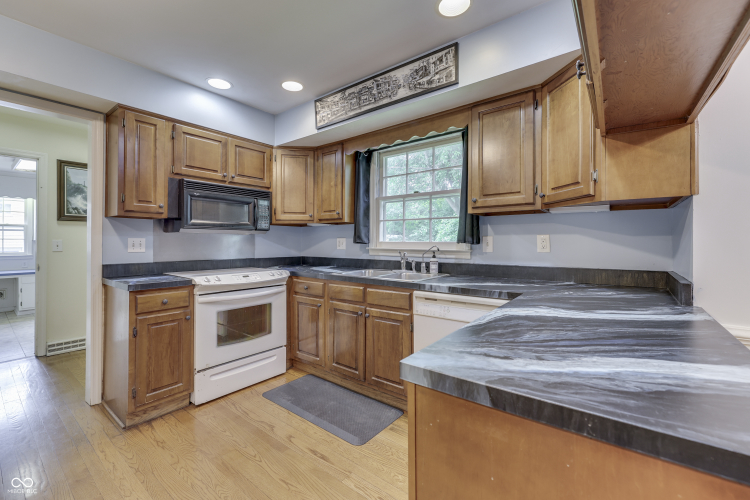 Listing Image 19