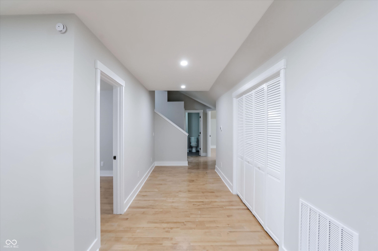 Listing Image 53