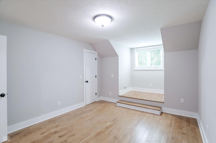 Listing Image 63