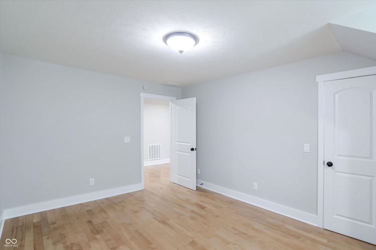 Listing Image 64