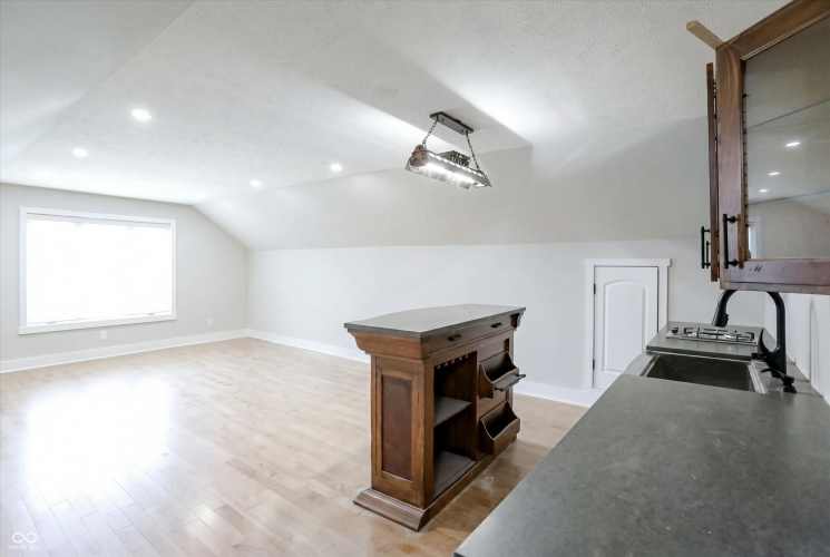 Listing Image 76