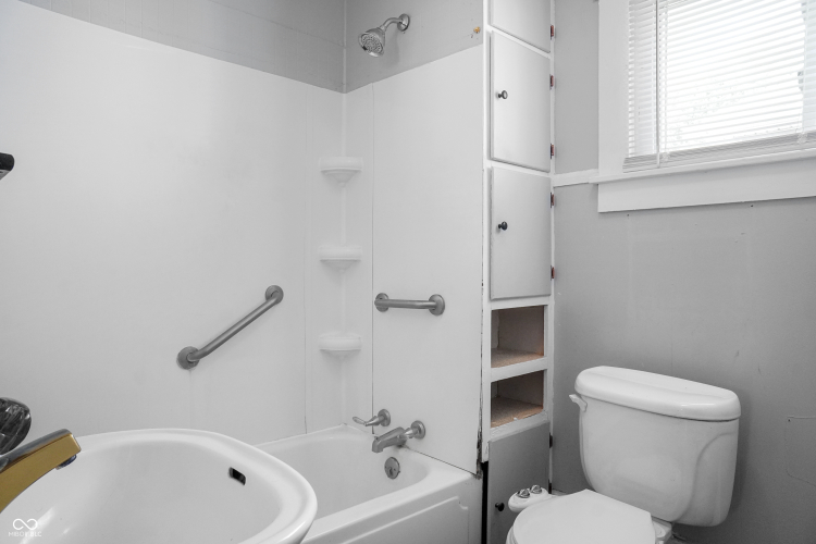 Listing Image 7
