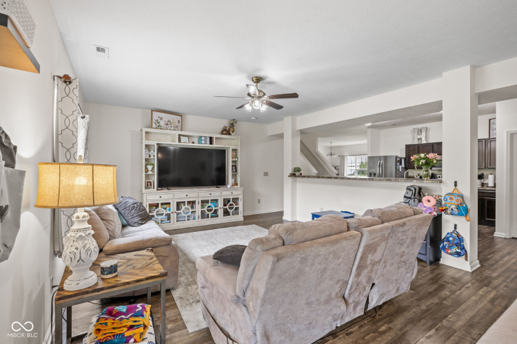 Listing Image 15