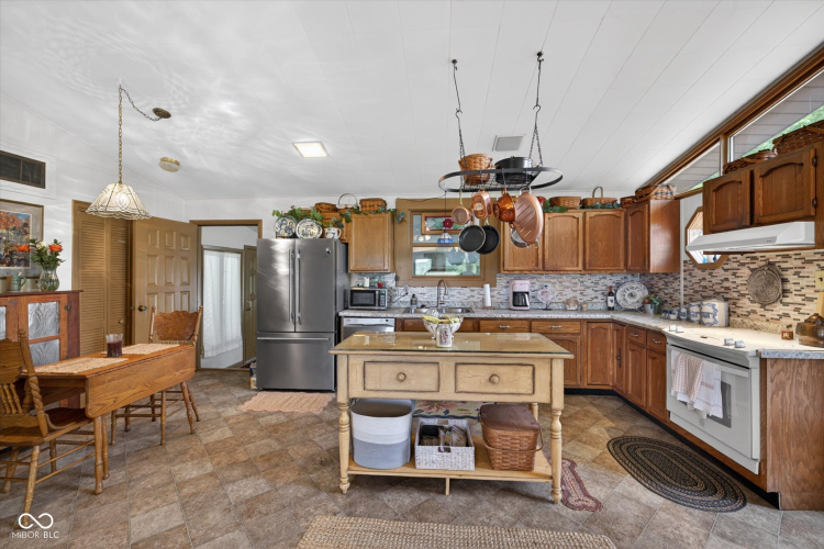 Listing Image 12