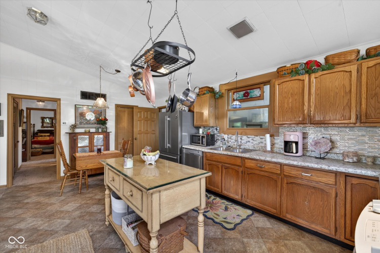 Listing Image 16