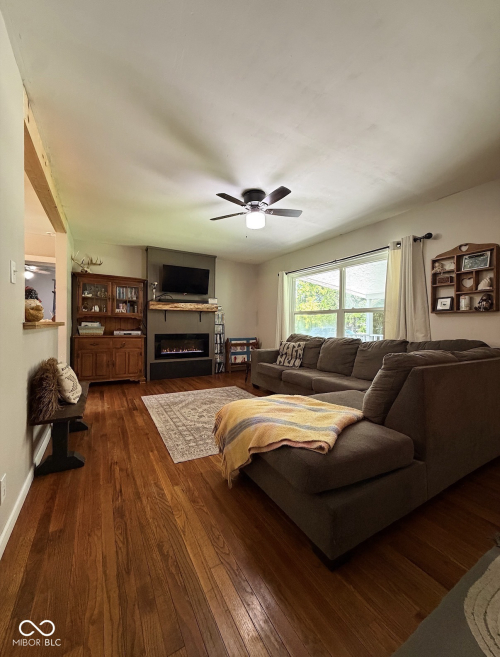 Listing Image 12