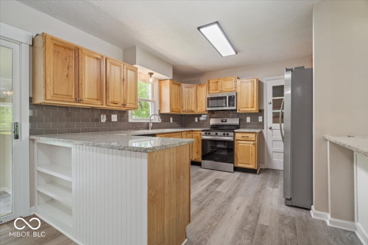 Listing Image 12