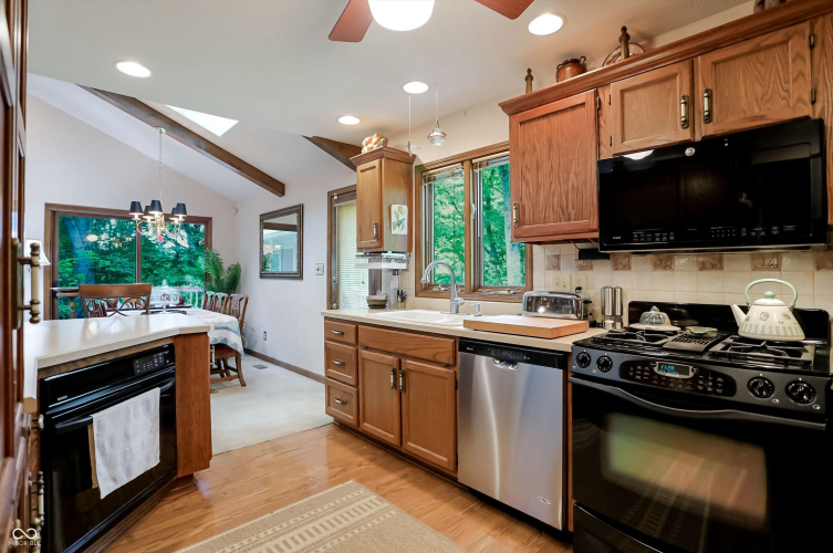 Listing Image 19