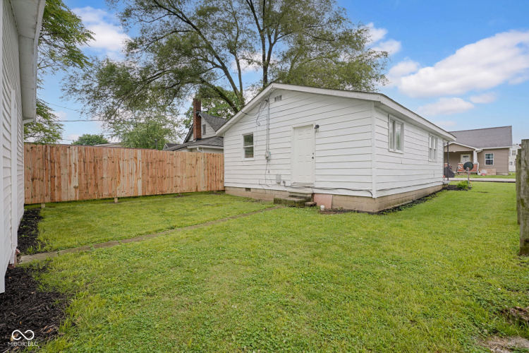Listing Image 17