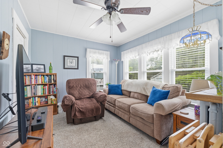 Listing Image 12