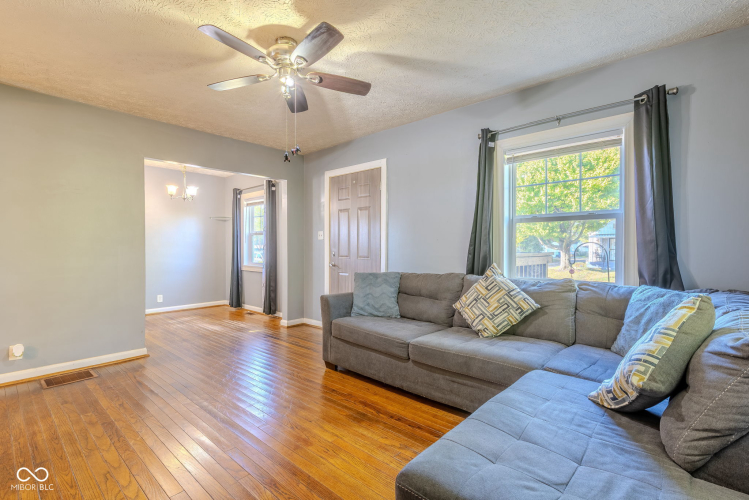 Listing Image 6